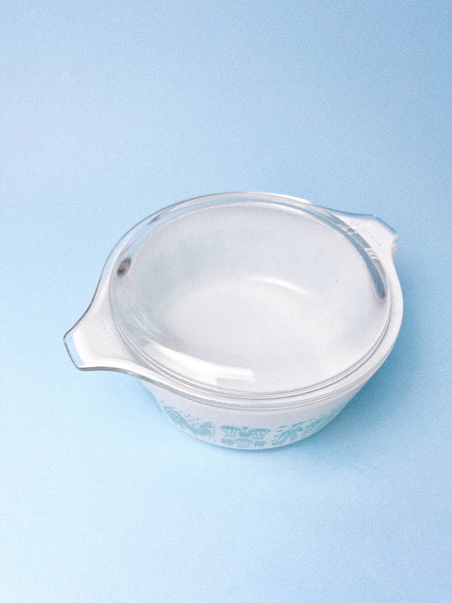 Vintage Amish Butterprint Casserole Dish | Pyrex - 472 - White + Teal