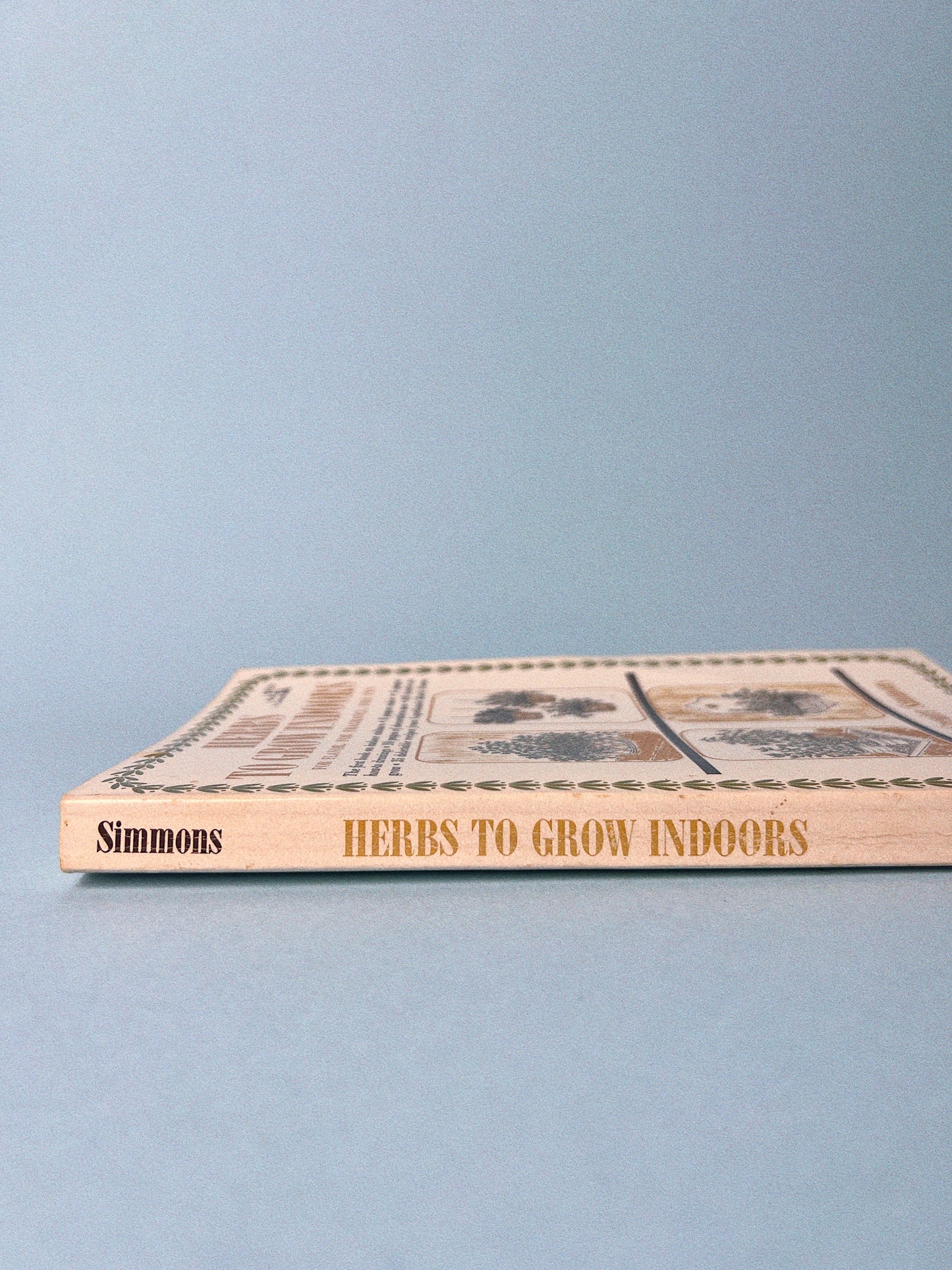 Vintage Herbs to Grow Indoors Book