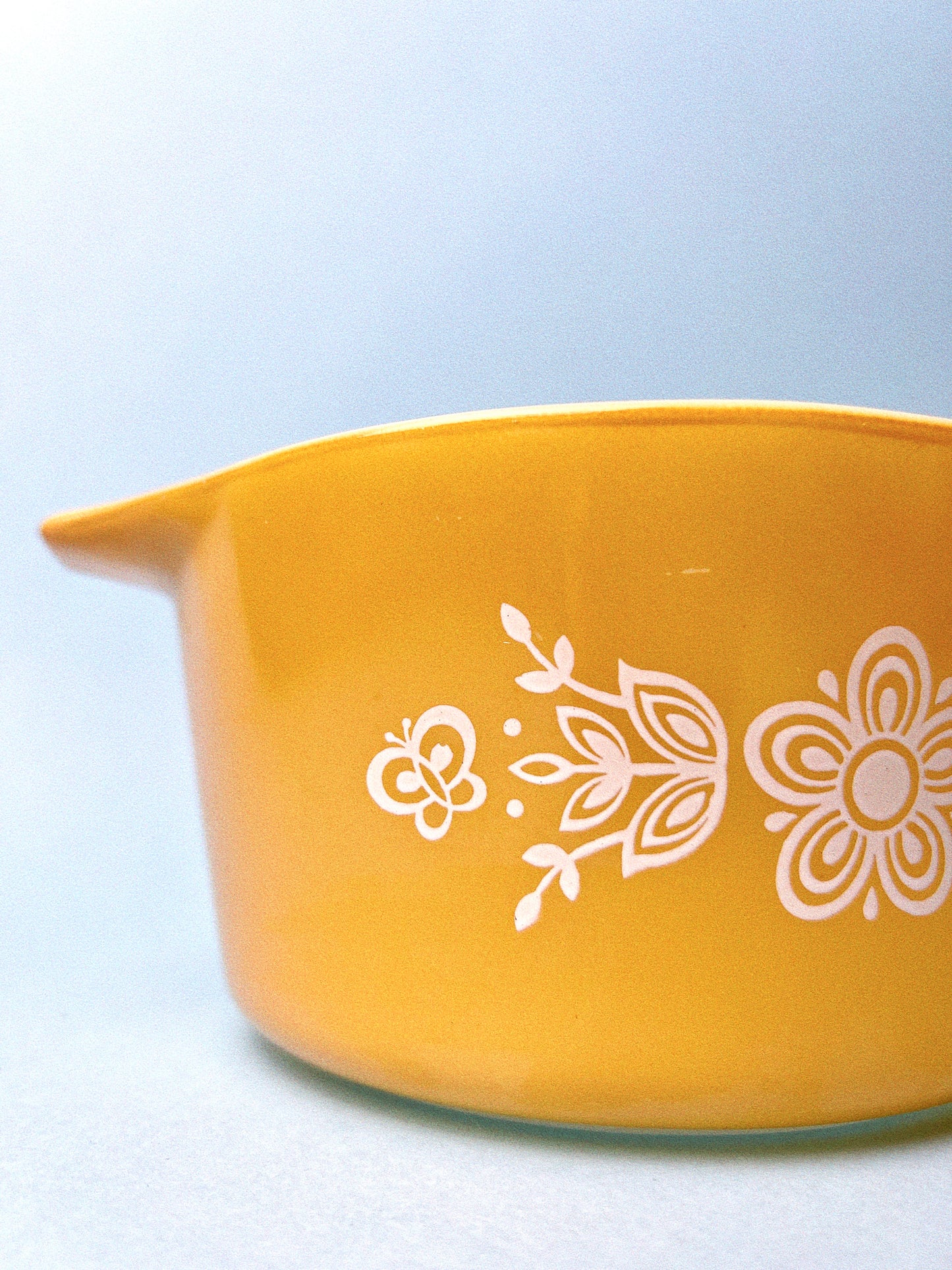 Vintage Pyrex Butterfly Gold Casserole Dish | 473