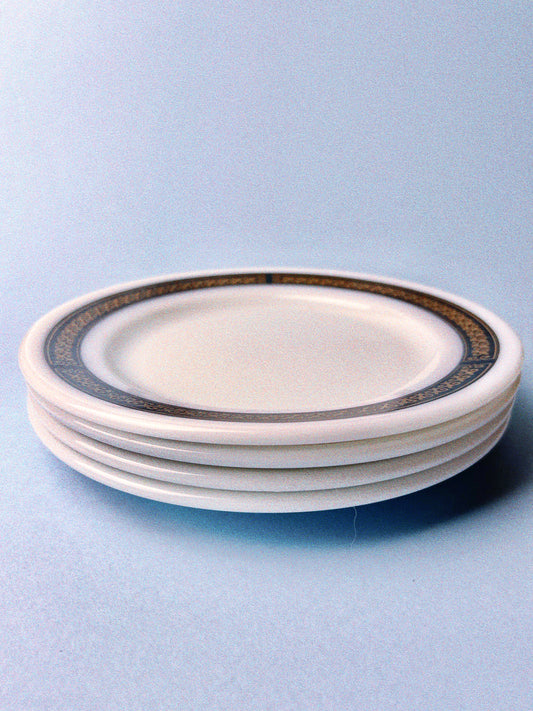 Vintage Pyrex Fleur De Lis Ebony Dinner Plates - Set of 4