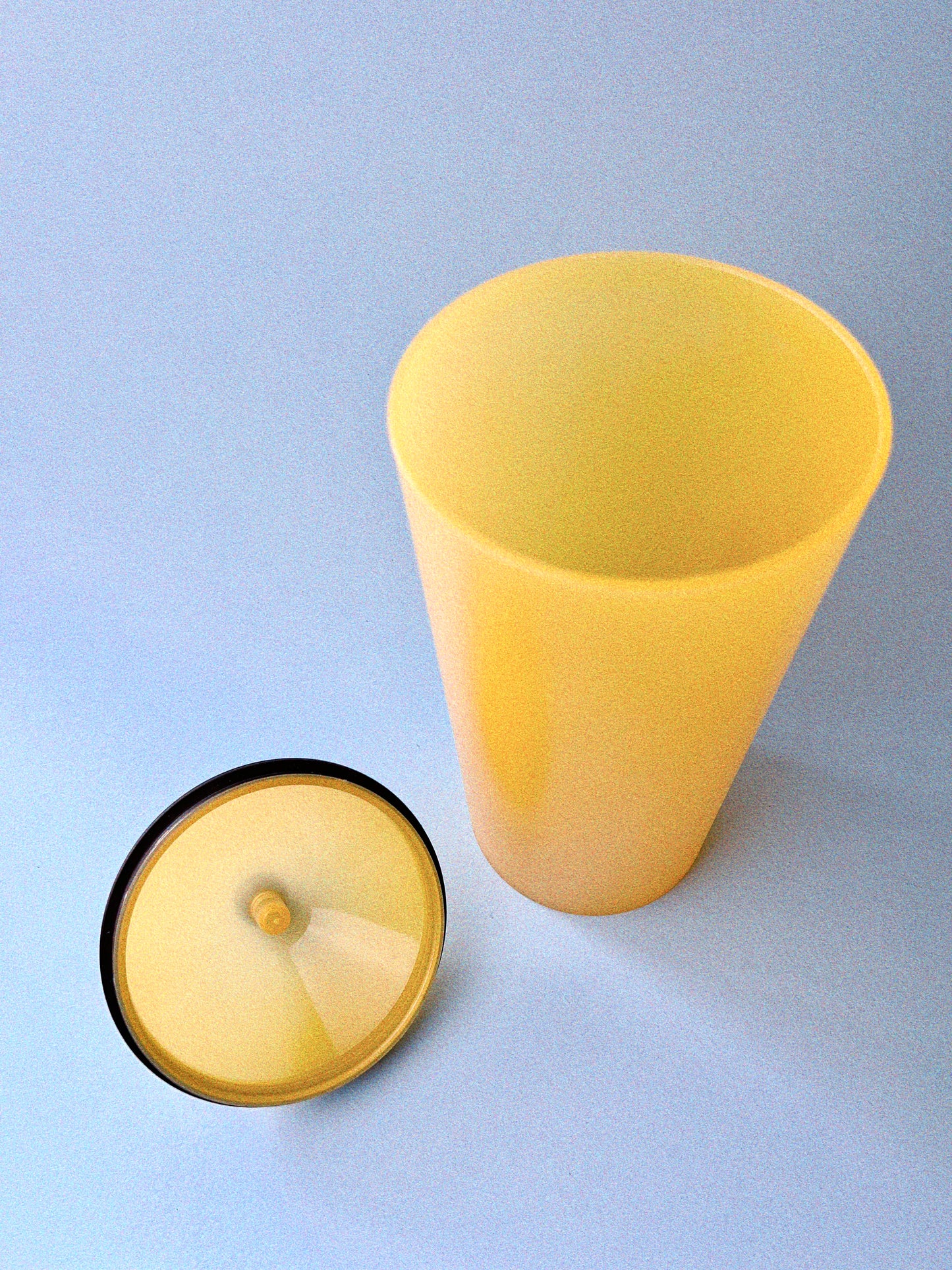 Memphis Press + Seal Container