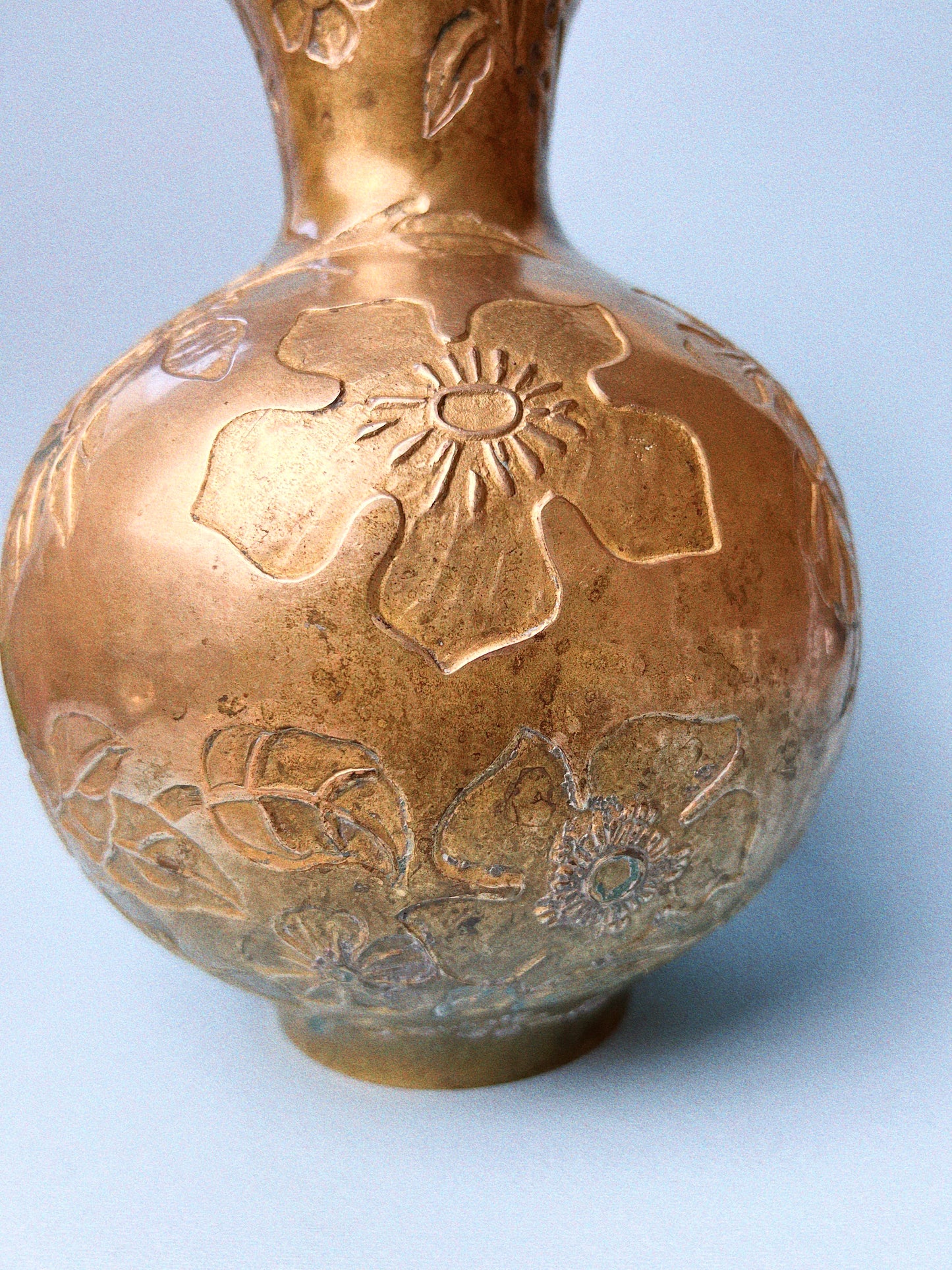 Saanvi Brass Vase