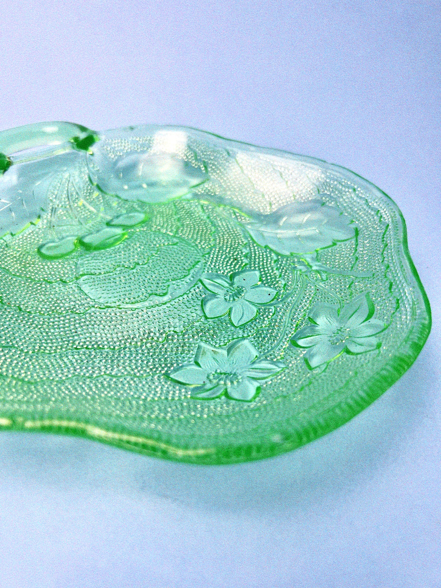 Vintage "Charlie" Pattern Uranium Nappy Dish | Indiana Glass Co