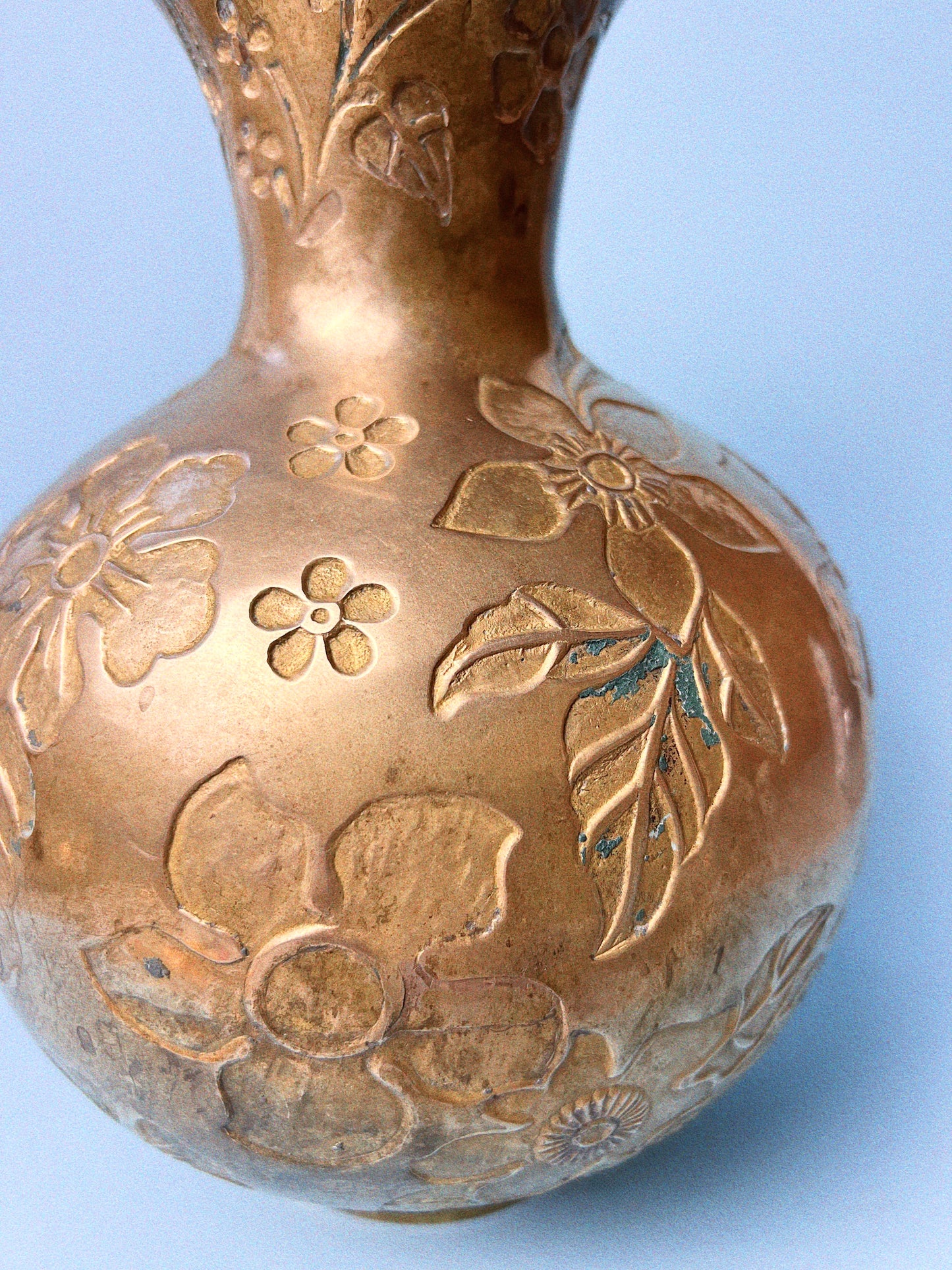 Saanvi Brass Vase