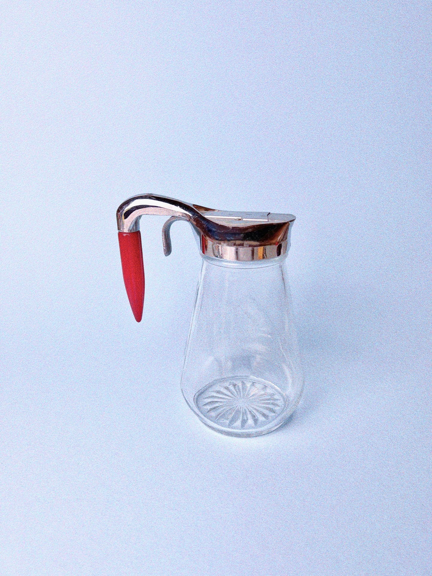 Vintage Walker Dripless Maple Syrup Server w’ Cherry Red Bakelite Torpedo Bullet Handle