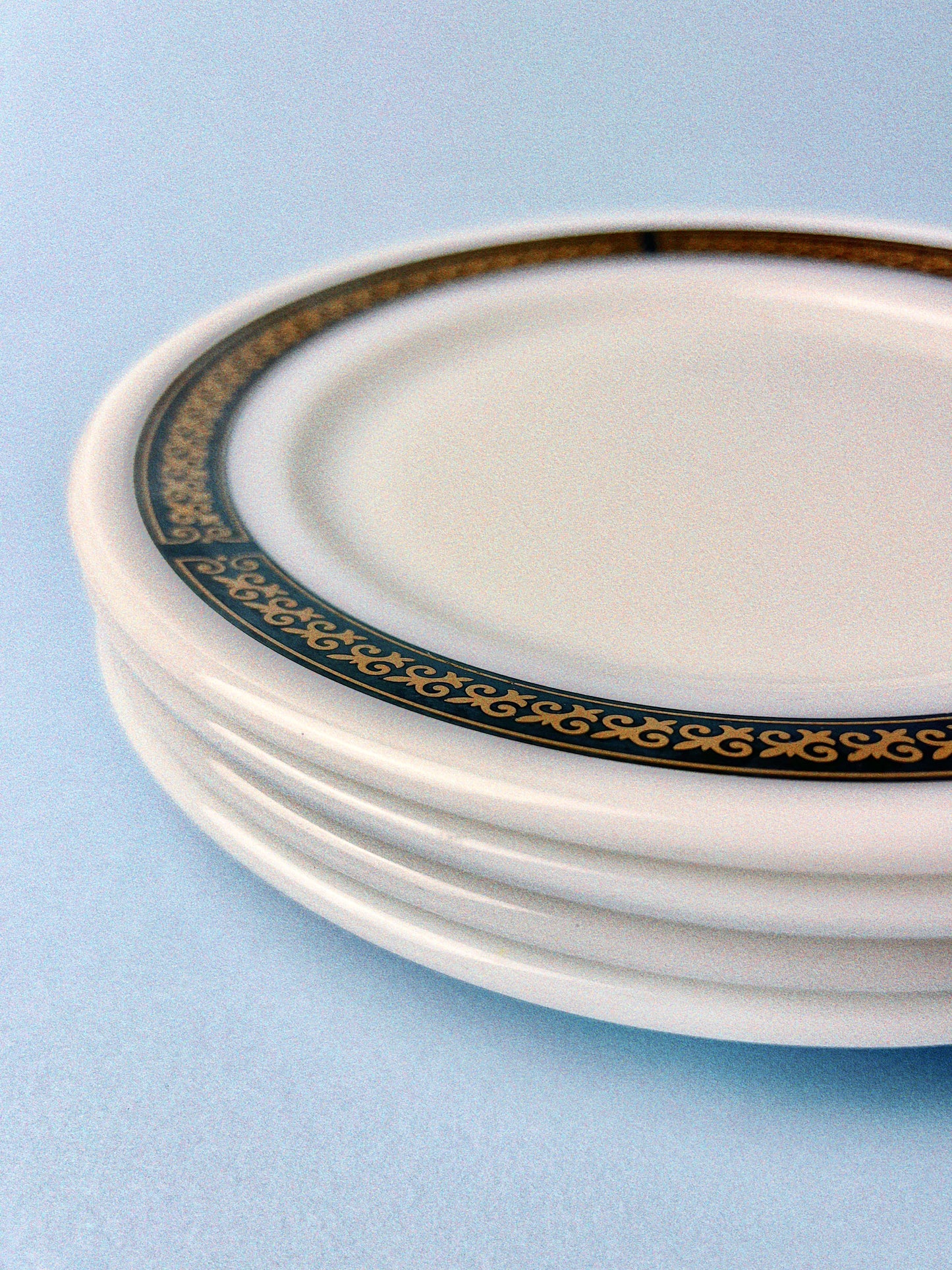 Vintage Pyrex Fleur De Lis Ebony Dinner Plates - Set of 4