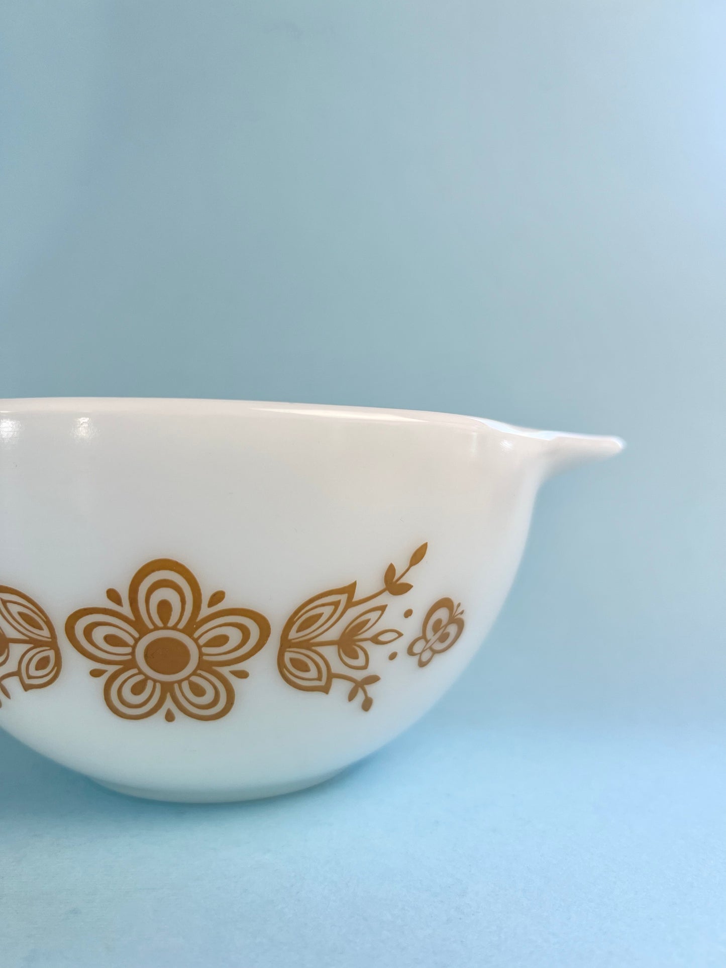 Pyrex Butterfly Gold Cinderella Mixing Bowl - 441